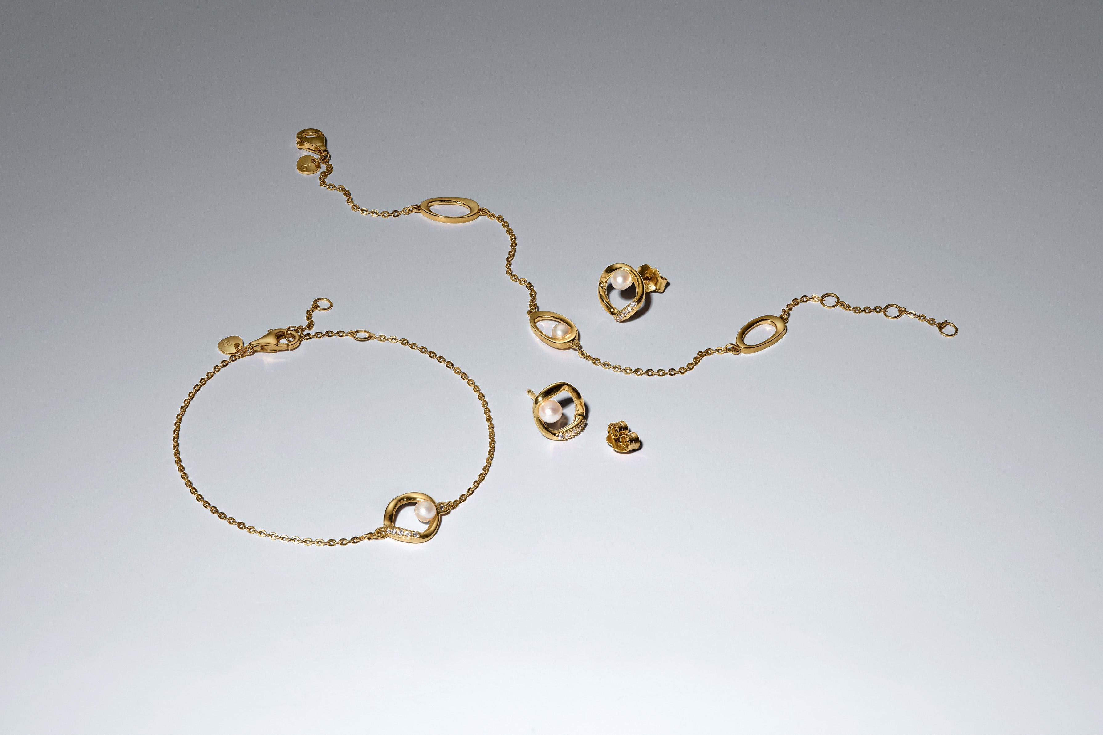 14K Gold-Plated Bracelet With White Treated Freshwater Cultured Pearl