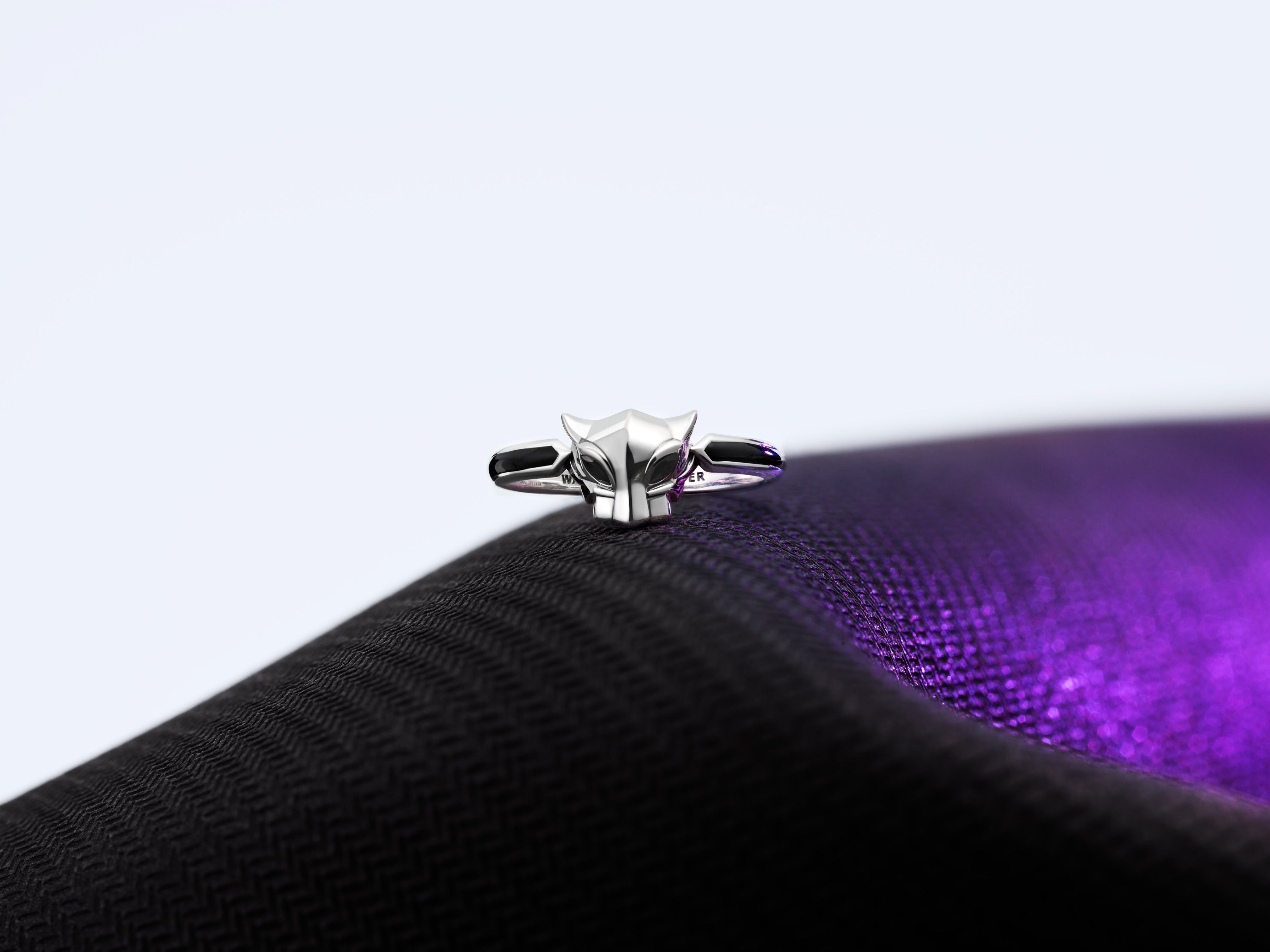 Marvel Black Panther Sterling Silver Ring With Black Crystal And Black Enamel