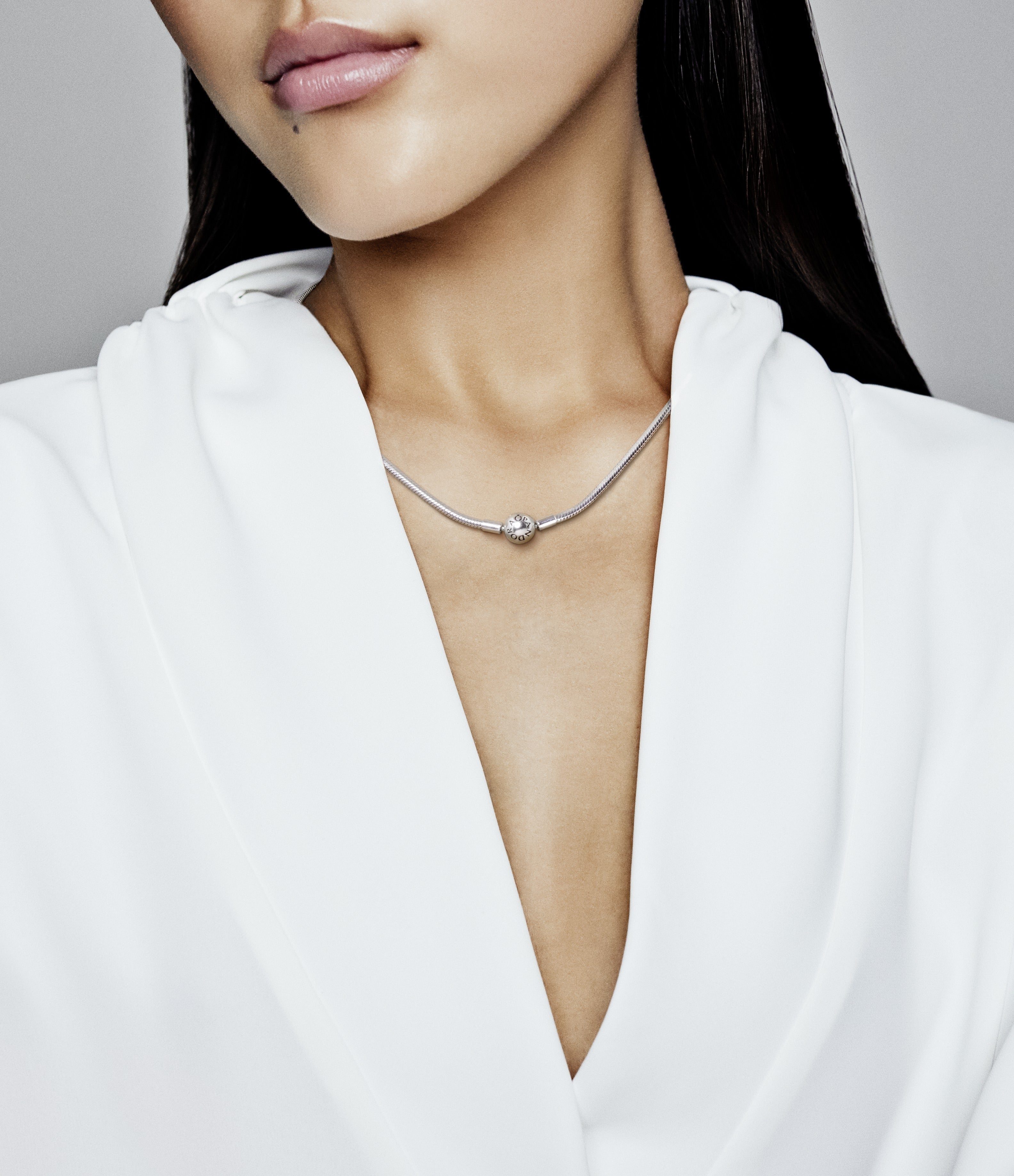 Silver Necklace With Round Clasp